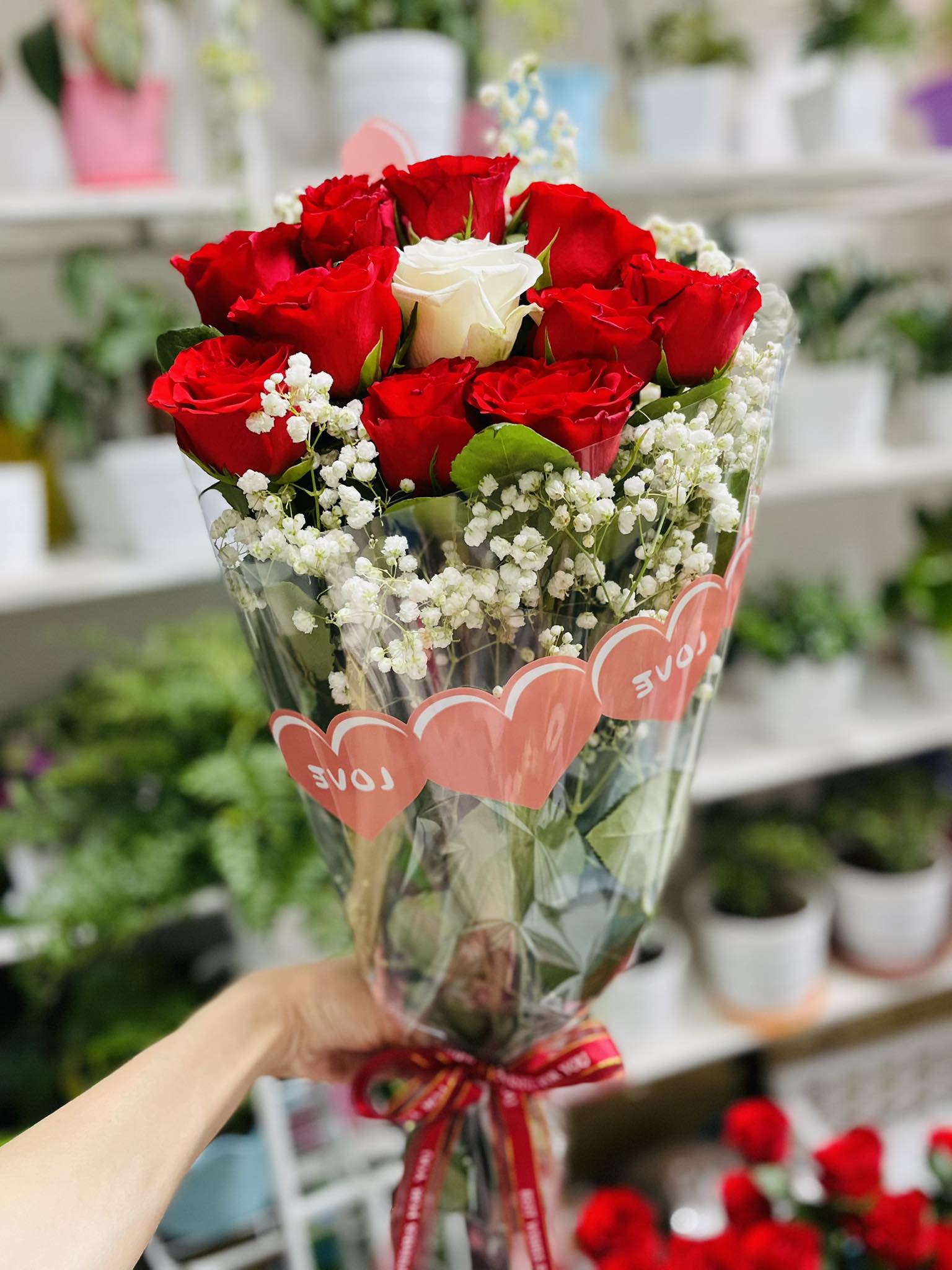 Ақ-қызғылт нәзік букет